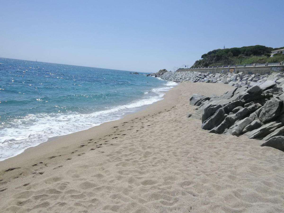 White Stones Beach In Sant Pol De Mar Eksteriør bilde