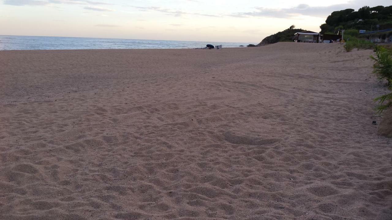 White Stones Beach In Sant Pol De Mar Eksteriør bilde